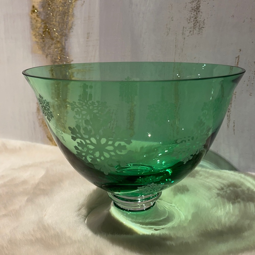 FTD vintage green vase with snowflakes ❄️